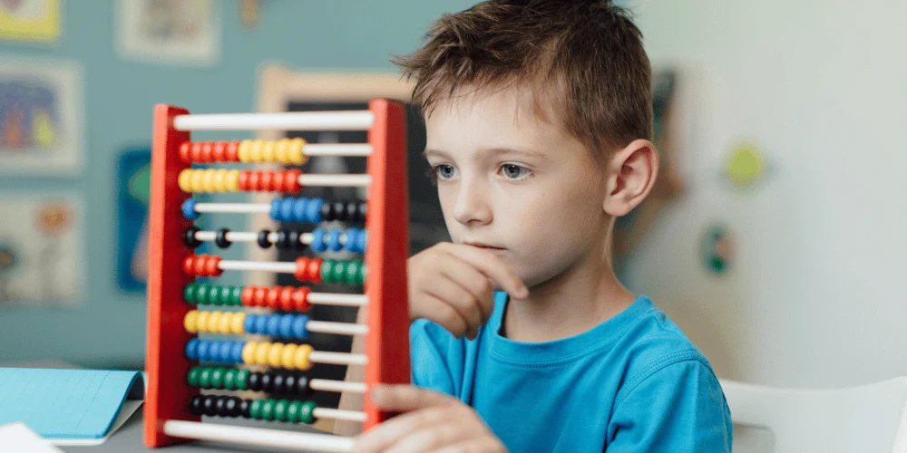 Mathematische Frühförderung: Die wissenschaftlich bewiesenen Vorteile des Fingerzählens bei 5-6 Jährigen